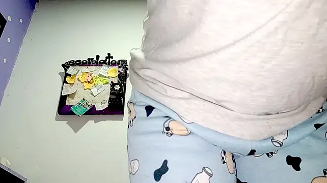 PetiteIvoryQueen19 - ride the dildo with my ass