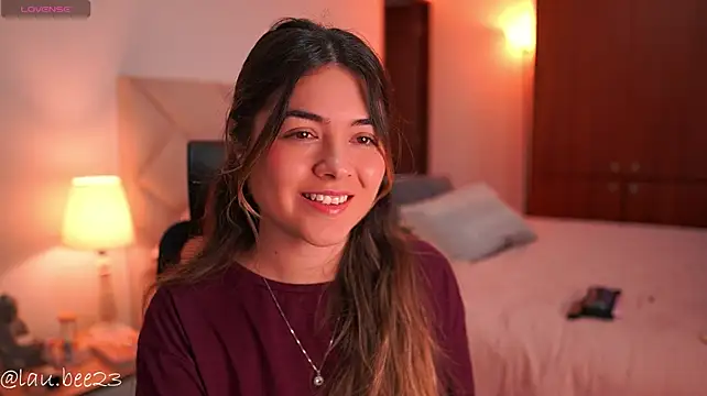 Lau_Bee - show boobs and play with them