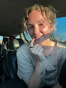Mia_ValeX - Tits out