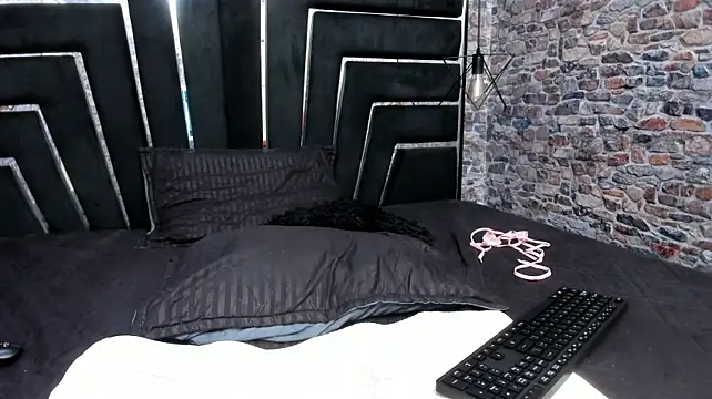 ShyElenaX - Cameltoe + spanks all over the body!