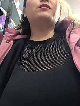 Mooncurves - Fuck my pussy in the bathroom