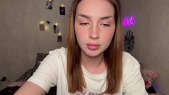 Perry_Tiffany - Erotically licking one’s fingers nearby
