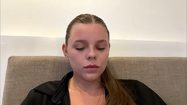 AmieLendor - Video masturbating pussye xtreme closeup