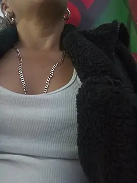 Vely_ - Show boobs in public for 1 minute