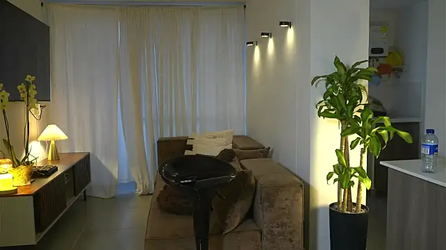 Kendall_ruiz - would u like make me cum?