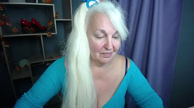 BlondyLeeBest - gold earrings