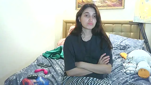 Iren - show pussy