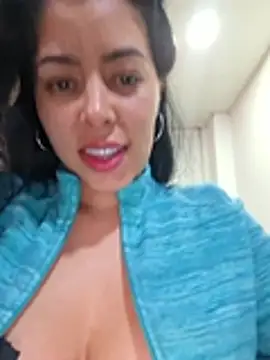 Luianna - Remove bra and oil breasts
