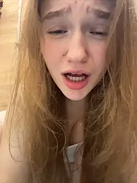 RussianWoman - underboobs view+shake tits+LTFOTO