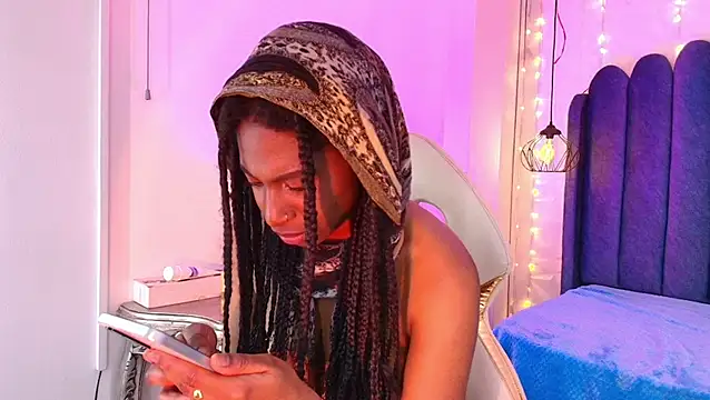Queen_perla_ - oil on my tits
