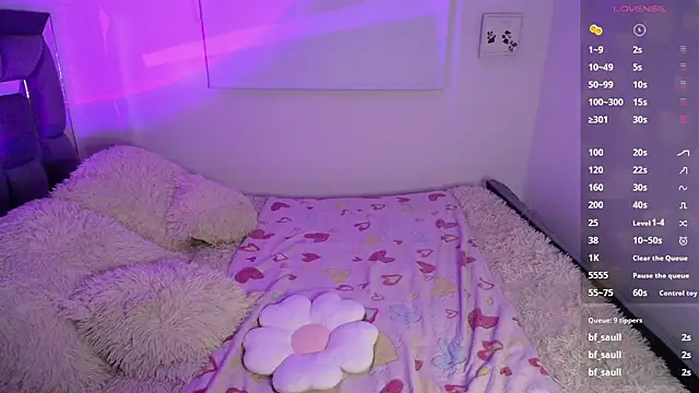 Princessross - show boobs and play oil