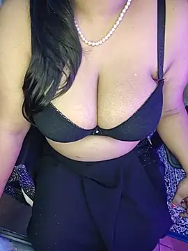 Curvy_Pooja