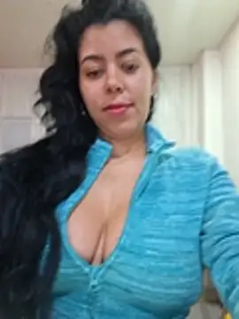 Luianna - Remove bra and oil breasts