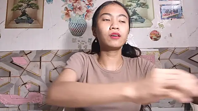DeeannGunby - Lift my top and play with bra