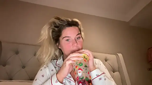 Erincheshire - LT GETS 9 MIN SQUIRT VID