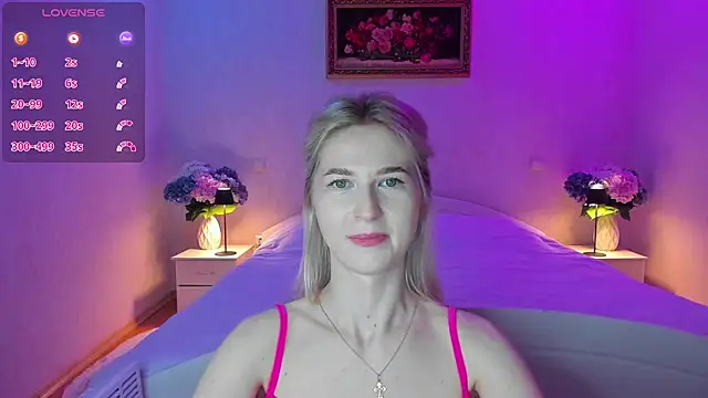 Julie_Blaze - Explore every curve of my body