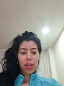 Luianna - Remove bra and oil breasts