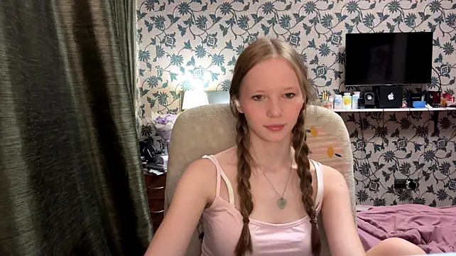DionnaStrech - workout time : do a splits w my legs ><