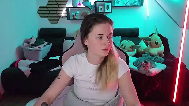 Melly4You - show boobs