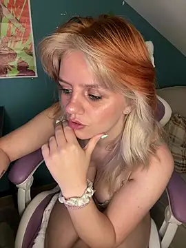 Darknaavii - flash boobs