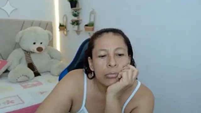 Mature_martina - ride dilldo