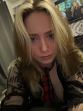 Serena_t - Put body lotion on my boobs and bounce😘