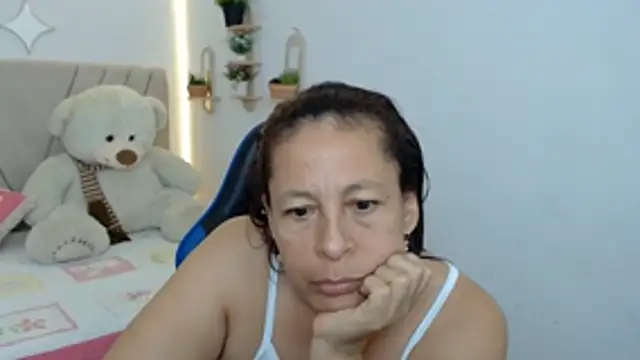 Mature_martina - ride dilldo