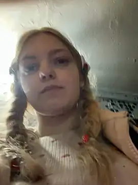 Elsawhere - Nancy open door n hold Elsa handbra