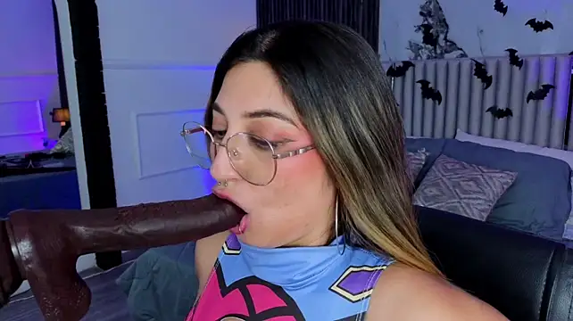 Gabrielakassi - Show boobs + milk bubbles