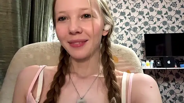 DionnaStrech - workout time : do a splits w my legs ><