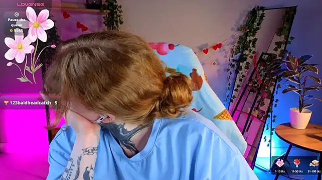 Cassie_xKiss - bare chest