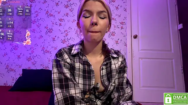 AstroVixen - 🍓Show my breasts🍓