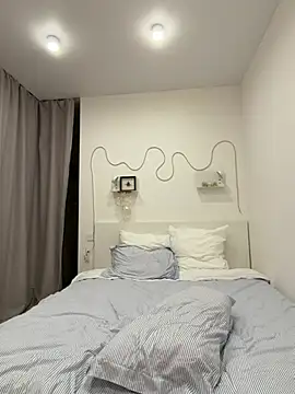 FriendlyFire_18 - Ride a pillow