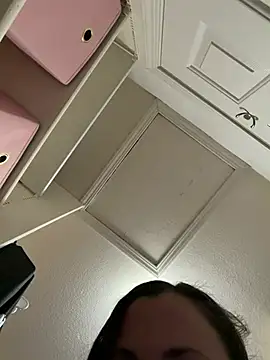 Diamondindarough420_ - Topless