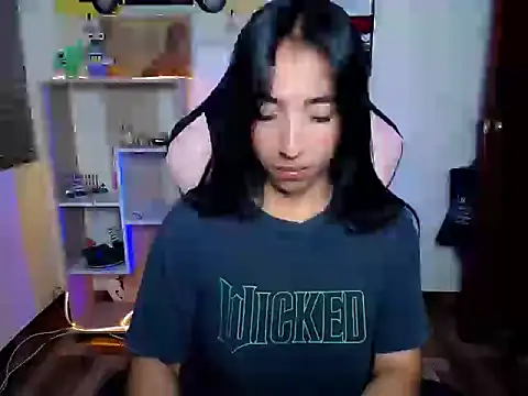 Amber_Morgan_1 - Wet shirt