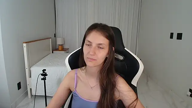 Upssnowy - Show ass no panties