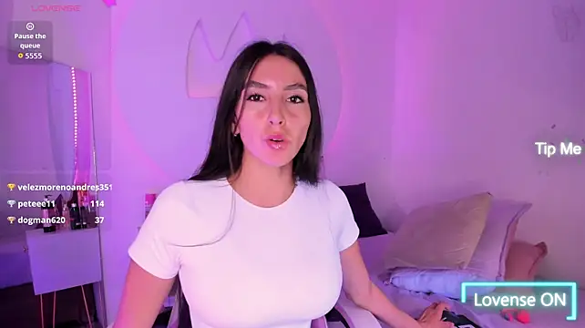 Itzel_Geneva - Squezee Boobs