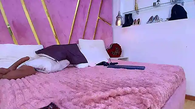 SarahMiler_ - spank ass both hands x4 🥵🔥