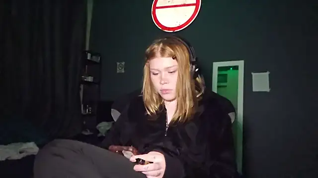 LizaVogan - show the nipple