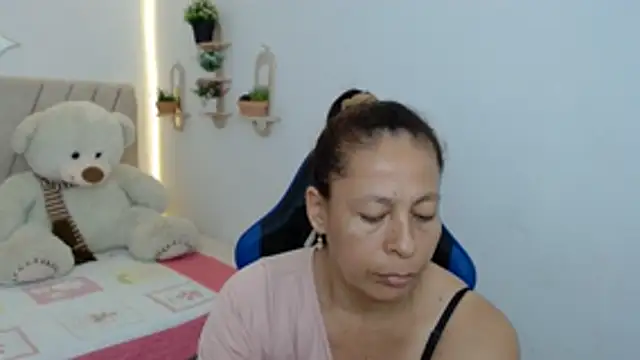 Mature_martina - ride dilldo