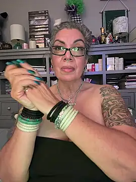 Dieseldame1313 - Hey guys topless dance