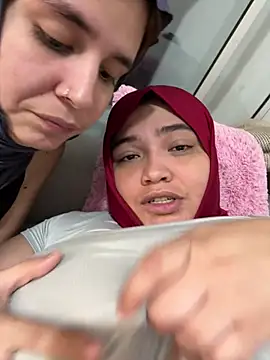 Sweetmuslim01 - 4 fingers in my pussy sofia 🥵🥛