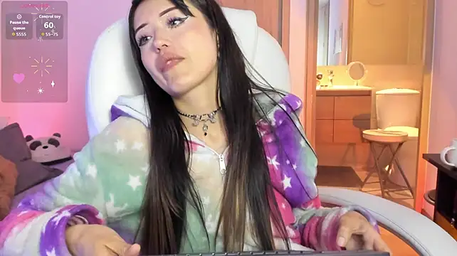 IIVY_KUSH - Massage those delicious tits with oil.