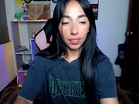 Amber_Morgan_1 - Wet shirt