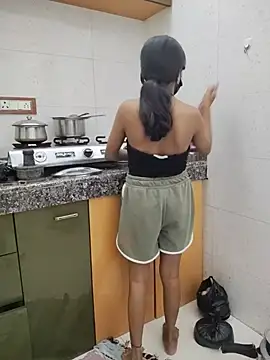 Mini-cutie - Kitchen in nude dance