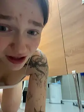 RussianWoman - tight cameltoe+caress pussy lips+LTFOTO