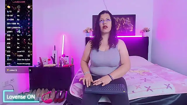 Zaly_mature - Full naked and zoom tits and ass