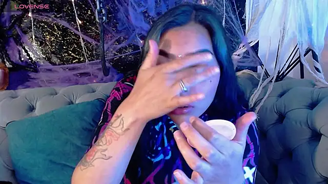 Moonlight_gp - Inserting three fingers inside wet pussy