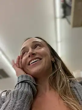 Lunagirl13 - Rub my pussy in ur face with titties out