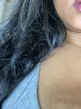 Bea3liz - Show ass with plug